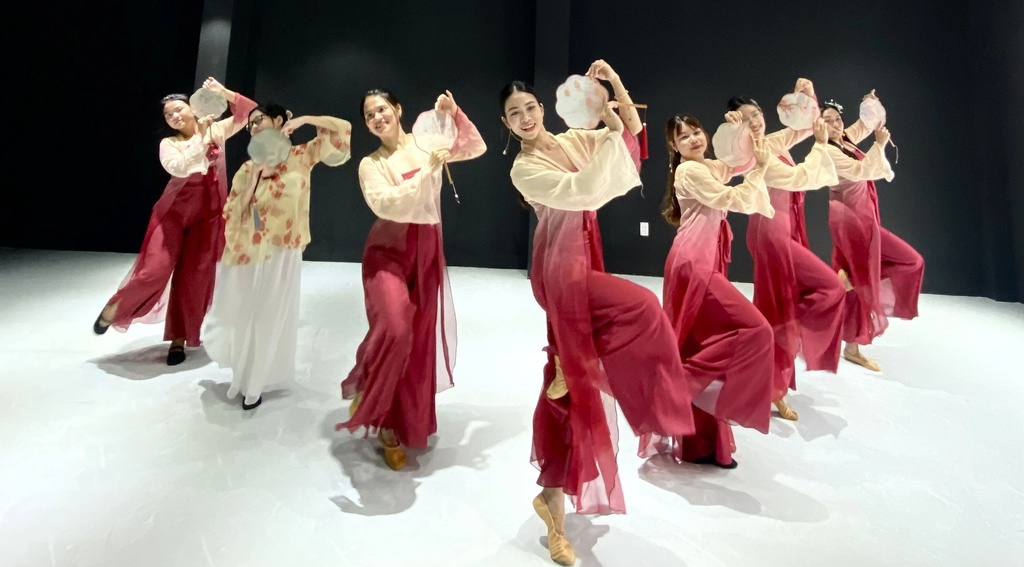 Câu lạc bộ NHẢY HIỆN ĐẠI/MÚA CỔ TRANG